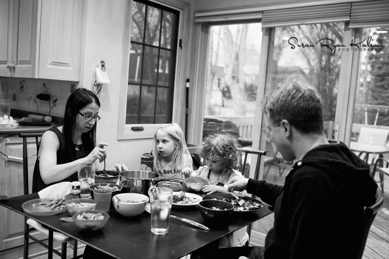 Deerfield IL Family Storytelling Photos Family Dinner