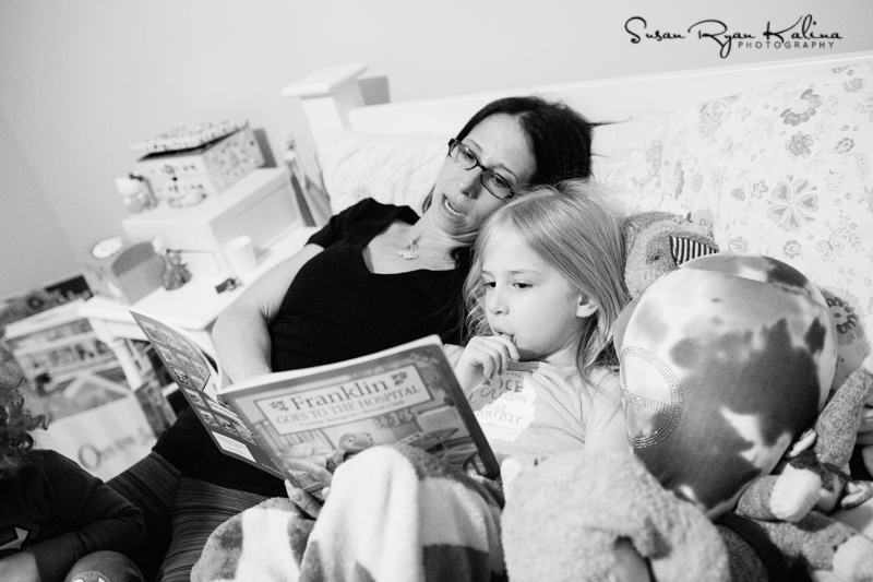 Deerfield IL Family Lifestyle Photography Mother and Daughter Reading