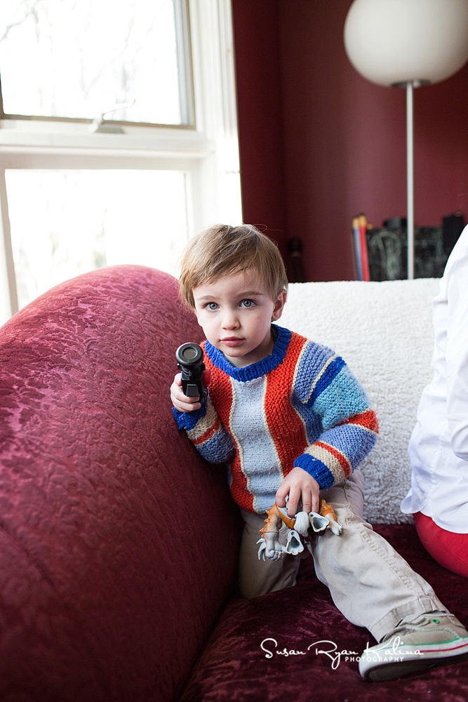 Chicago IL Family Lifestyle Photos on Red Couch